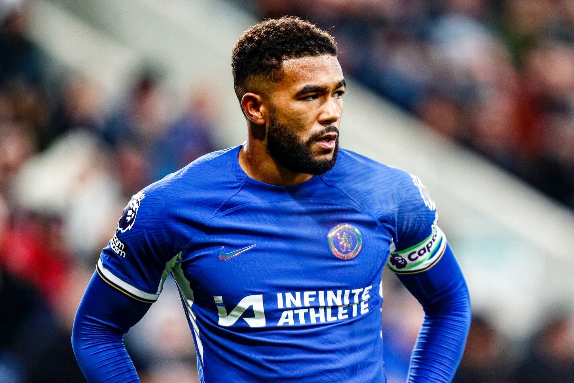 马德兴：海港三连冠胜在稳定二字；塞蒂恩下课因率队员讨薪（马德兴评：海港三连冠得益于稳定；塞蒂恩因率队讨薪被解雇）