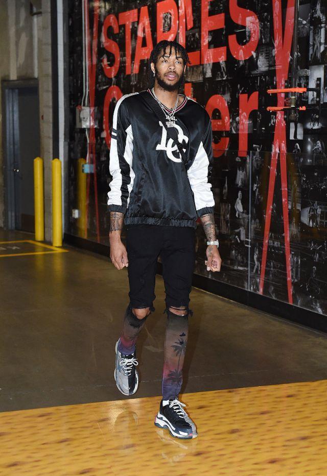 又伤了！巴萨官方：奥尔莫左肩脱臼，预计伤缺一个月（巴萨官宣奥尔莫左肩脱臼，预计缺阵一个月）