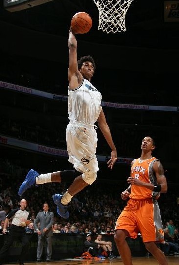 德甲战报：基尼洛斯1射1传，奥格斯堡2-0战胜勒沃库森（德甲：基尼洛斯传射建功，奥格斯堡2-0力克勒沃库森）