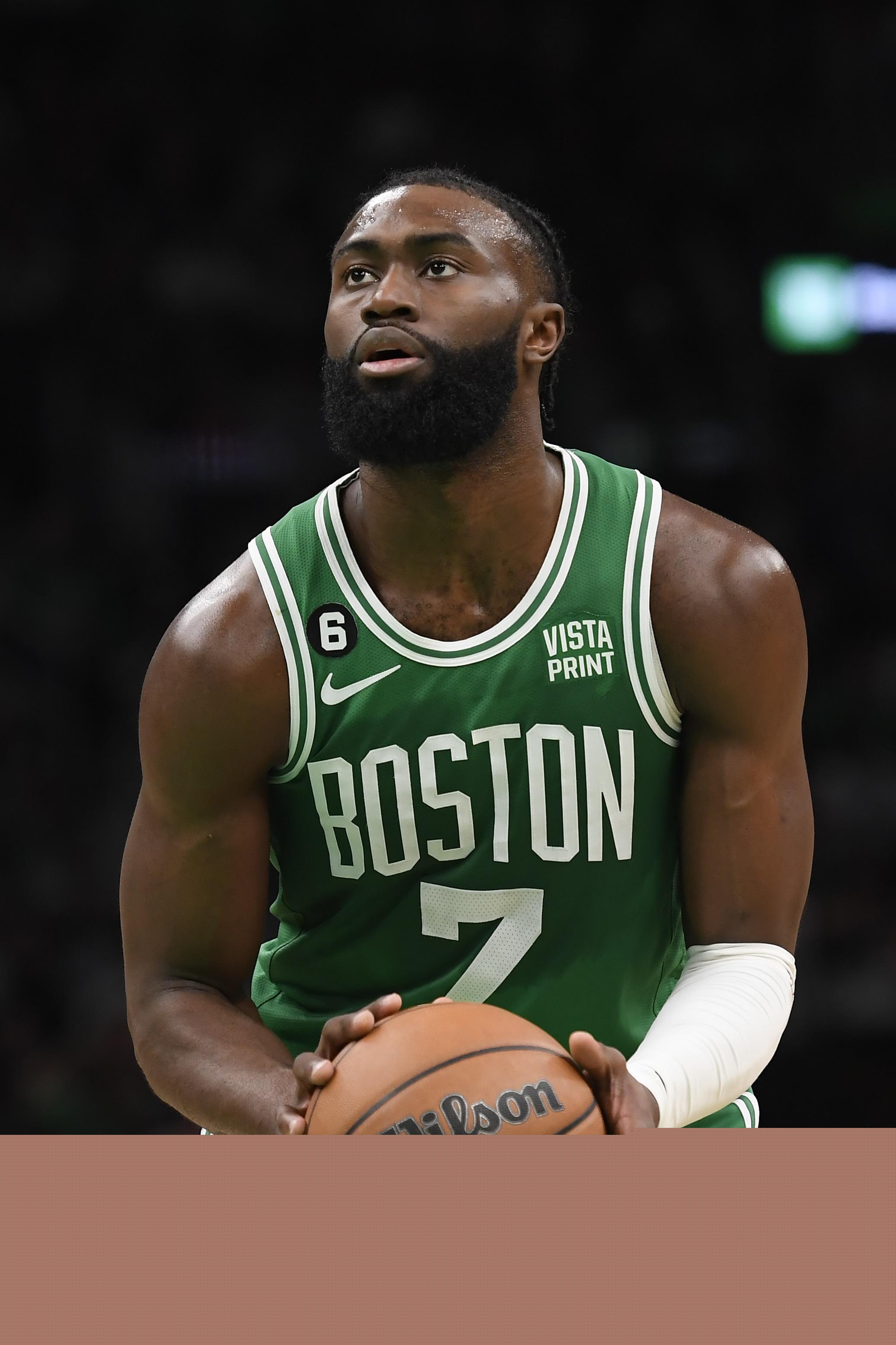 澳超前瞻：麦克阿瑟FC进攻不稳，布里斯班狮吼防守无解（澳超前瞻：麦克阿瑟FC进攻起伏不定，布里斯班狮吼防守固若金汤）