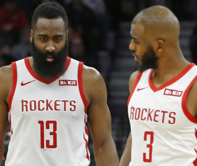 和双小外配合来电！王哲林：主动适应他们球路，慢慢寻找配合感觉（与双小外磨合见成效！王哲林：主动融入其打法，逐步找到默契）