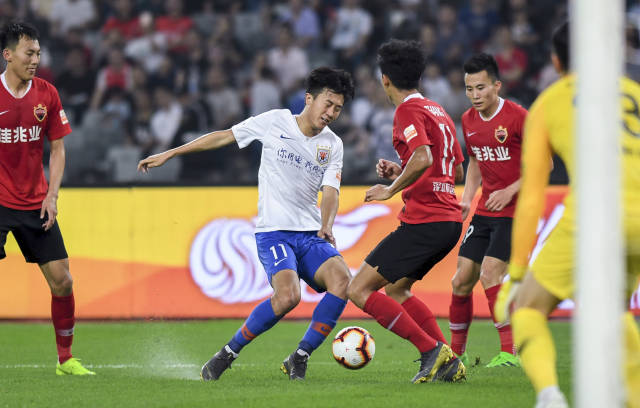 NCAA：王俊杰8分钟4犯拿到5分2篮板，赵维伦得到1分（NCAA赛场：王俊杰8分钟4犯规贡献5分2篮板，赵维伦仅得1分）