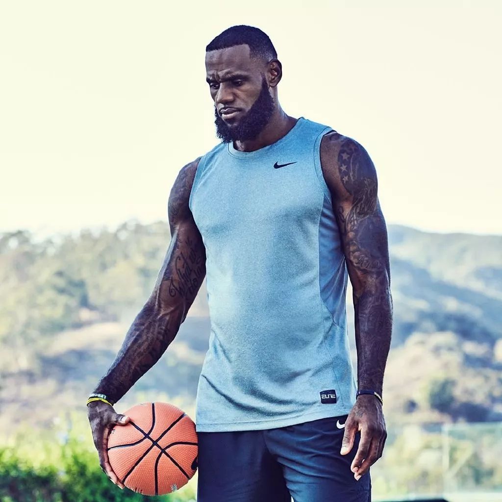 唐斯防守端展现惊人实力，多次成功封（唐斯防守端统治级发挥，多次成功封盖）