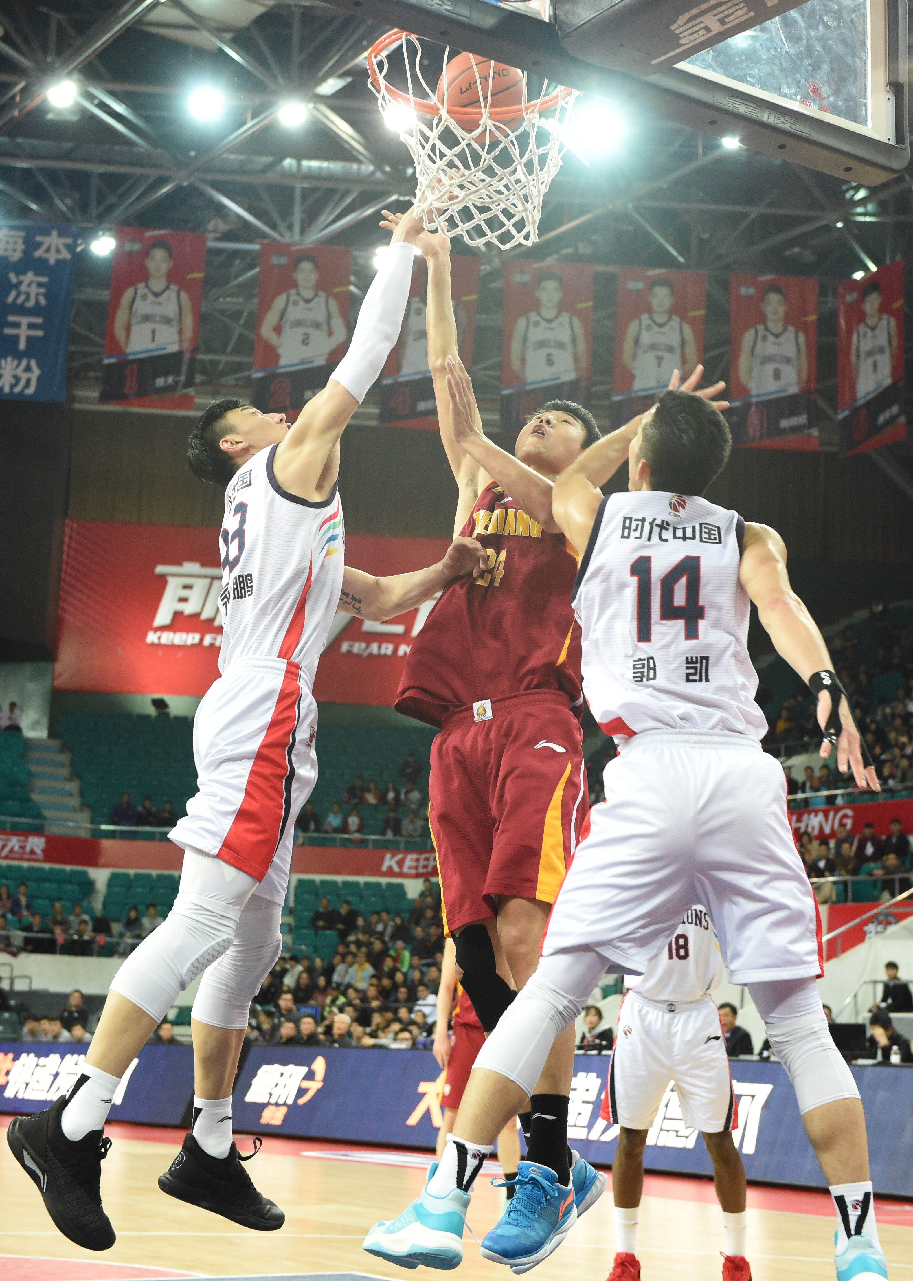 世界杯再添超级黑马晋级（世界杯再现超级黑马突围晋级）