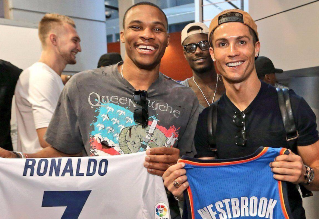 麦克丹尼尔斯突然离场，比赛悬念再起（麦克丹尼尔斯意外退场，胜负再添悬念）