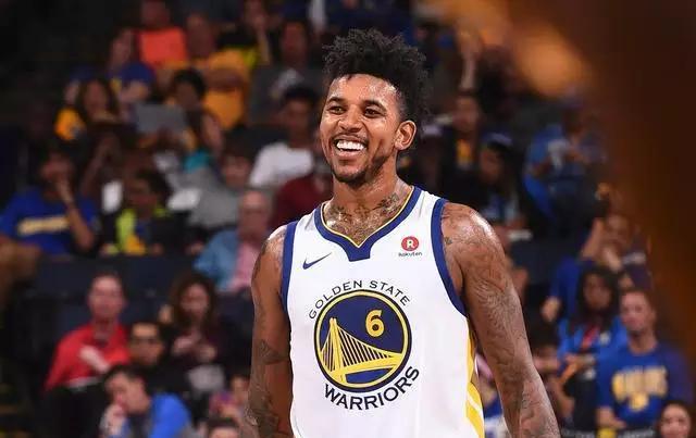 加拉塔萨雷高层炮轰土耳其足协：因遭裁判针对拒绝出席明日仪式（加拉塔萨雷高层怒斥土耳其足协：称遭裁判针对，将缺席明日仪式）