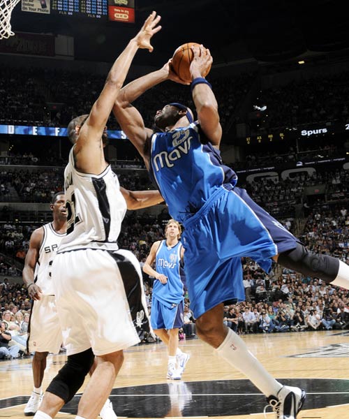 伦敦奥运马术双骄伴随爱马同日辞世 相互扶持逾二十载共谱辉煌传奇（伦敦奥运马术双雄与爱马同日谢幕 相伴二十余载共铸辉煌传奇）