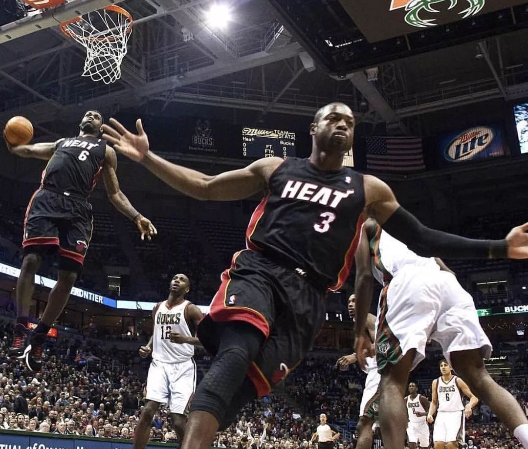 英超最新积分榜：枪手登顶蓝军翻车，利物浦失分争冠格局再洗牌（英超积分新态势：阿森纳领跑、切尔西爆冷，利物浦丢分争冠再生变数）